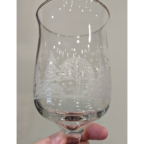 Vintage Set of Two Libbey for Arby's Etched Winter Tulip Wine Glasses - Picture 4 of 7